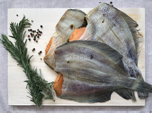 Горбуша соломка (ПО-КОРЕЙСКИЙ): Камбала камчатская вяленая с икрой