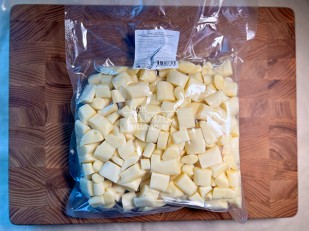 Корюшка солено-сушеная: Сырный продукт ФЕРМЕРСКИЙ бочонок белый