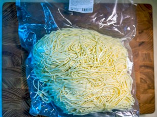 Сырный продукт ФЕРМЕРСКИЙ паутинка с паприкой: Сырный продукт ФЕРМЕРСКИЙ паутинка белая